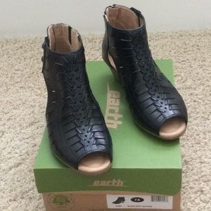 Black leather shootie